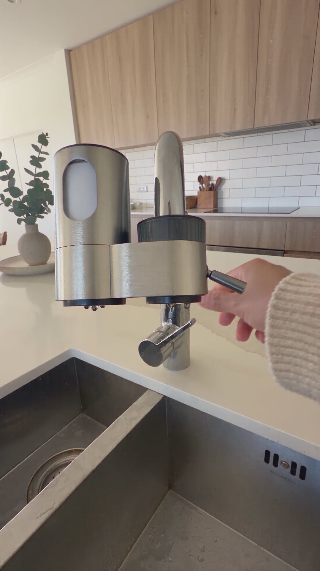 Aurio tap water filter on a kitchen tap, switching between filtered and normal water